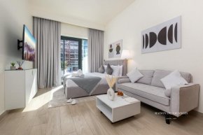 10mins from Dubai Mall Studio with a Large Balcony